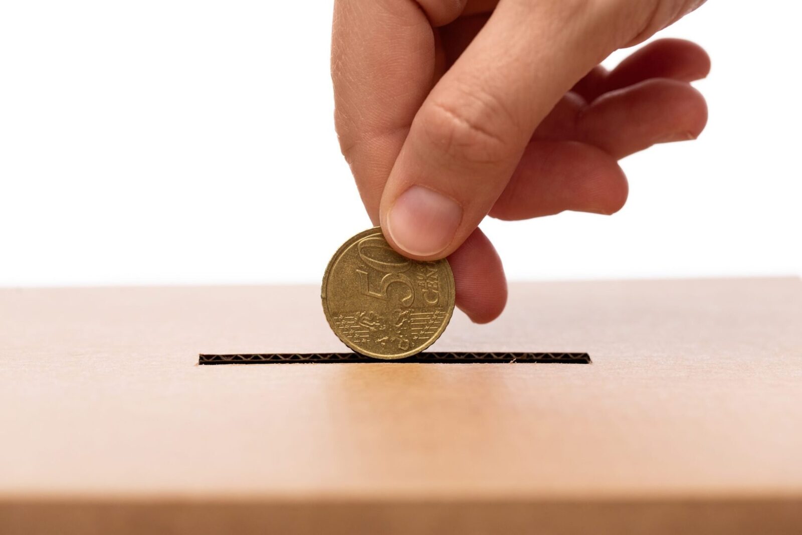 Sfatul experților: Cum scapi de dependența financiară, tinere?