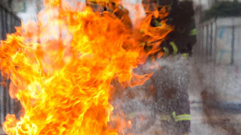 Incendiu major la o rafinărie din AUSTRALIA: Autoritățile evaluează impactul energetic