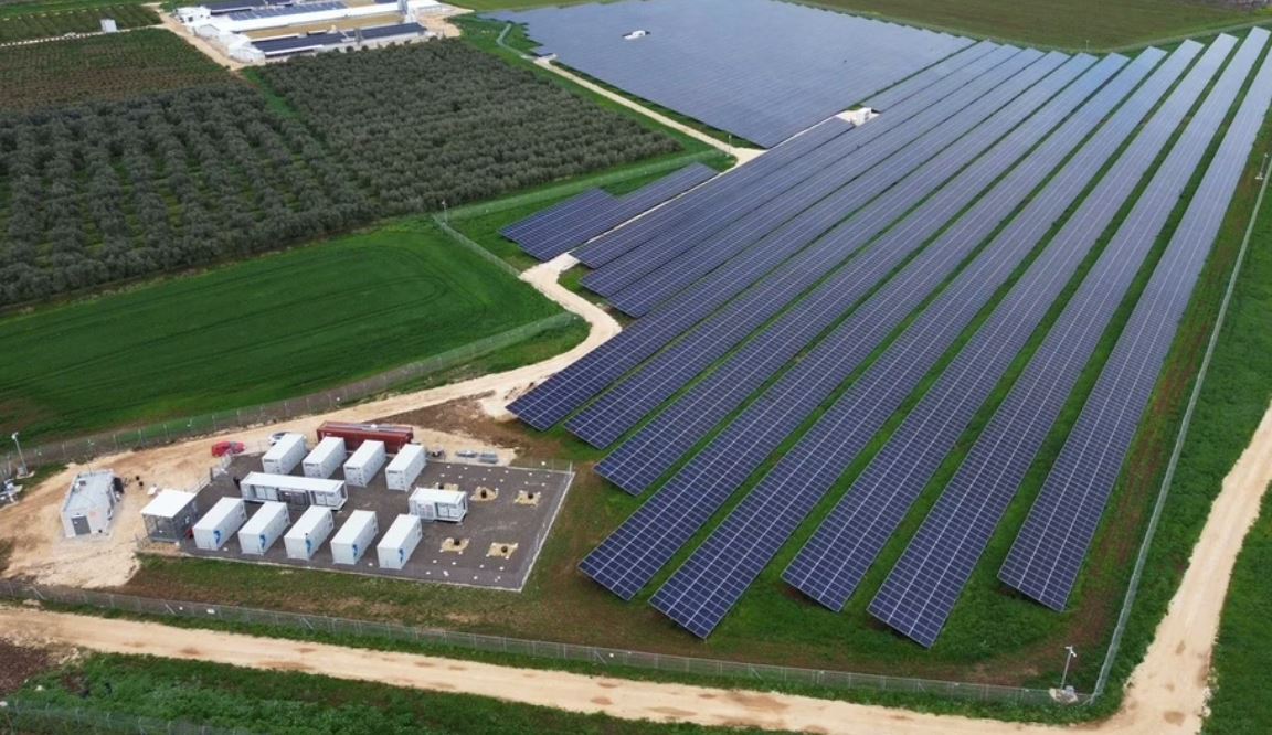 Autorizația pentru noua instalație de stocare a energiei electrice în Părău, județul Brașov, se află în faza finală de aprobare, iar decizia urmează să fie luată de Comitetul de Reglementare al ANRE în data de 7 aprilie
