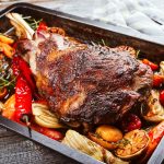 Marinată perfectă pentru miel: Secretul unei fripturi care topește în gură!