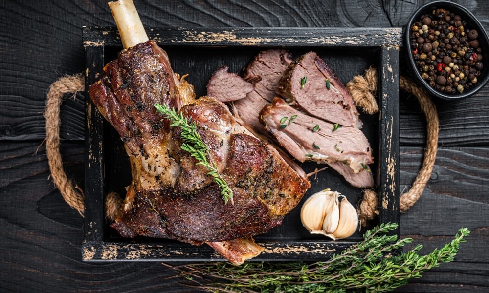 Ce ingrediente transformă friptura de miel într-o delicatesă? Secretul bucătarilor