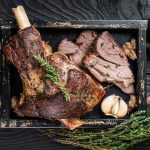 Ce ingrediente transformă friptura de miel într-o delicatesă? Secretul bucătarilor