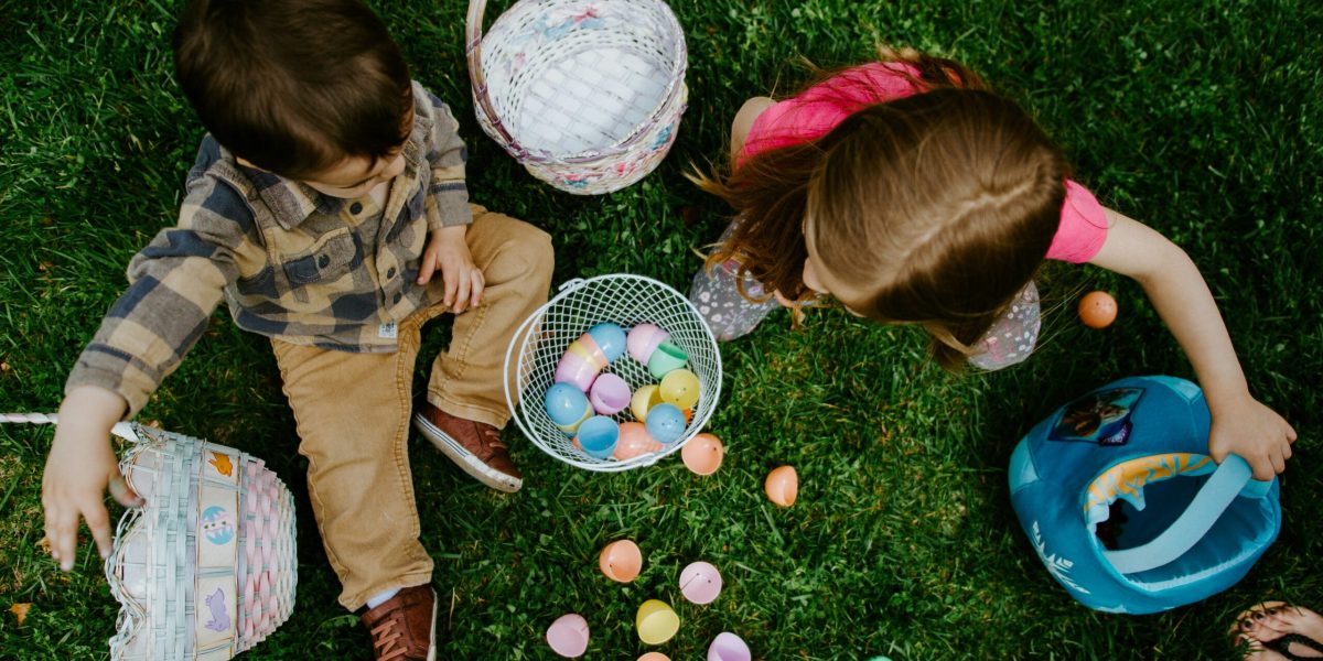 Marile orașe din România prind viață de Paște cu târguri și evenimente dedicate tradițiilor Primăvara aduce în marile orașe din România o serie de târguri și evenimente de Paște ce transformă spațiile urbane în locuri pline de culoare, tradiție și activități pentru toate vârstele