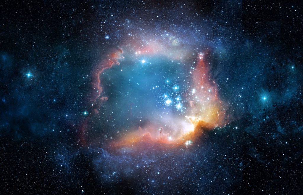 Crucea Einstein a dezvăluit secretele unei galaxii tinere cu stele bătrâne