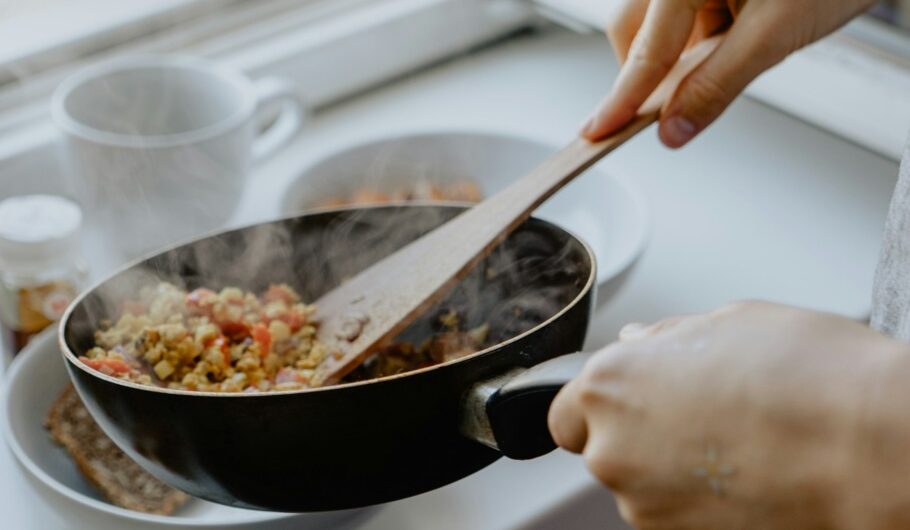 Cercetare arată că un comutator ascuns în creier te face să te oprești din mâncat