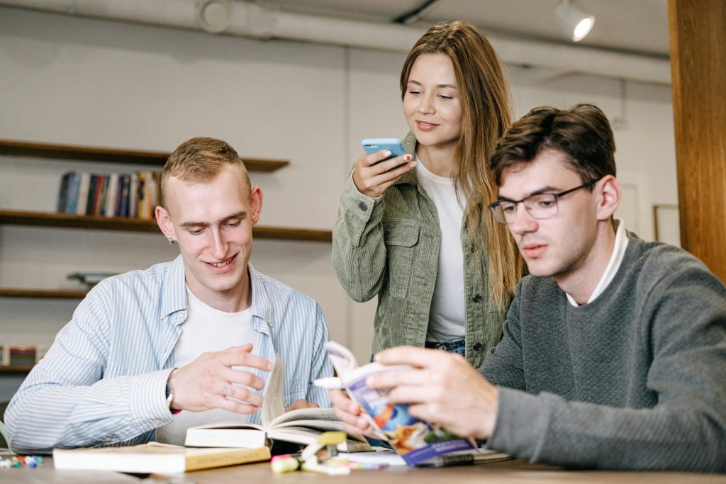 66% dintre adolescenți români au planuri financiare, dar nu au avut acces la oportunități de dezvoltare a inteligenței financiare