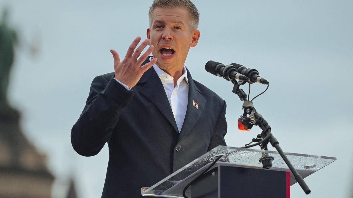 Simion, acuzat că dansează pe morminte, trădează interesele? Magyar explică