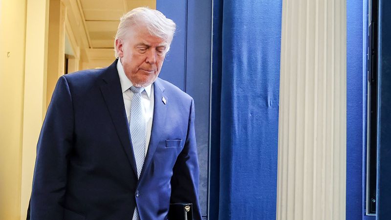 Război în Iran: Trump acceptă armistițiul, dar cere redeschiderea Strâmtorii Hormuz