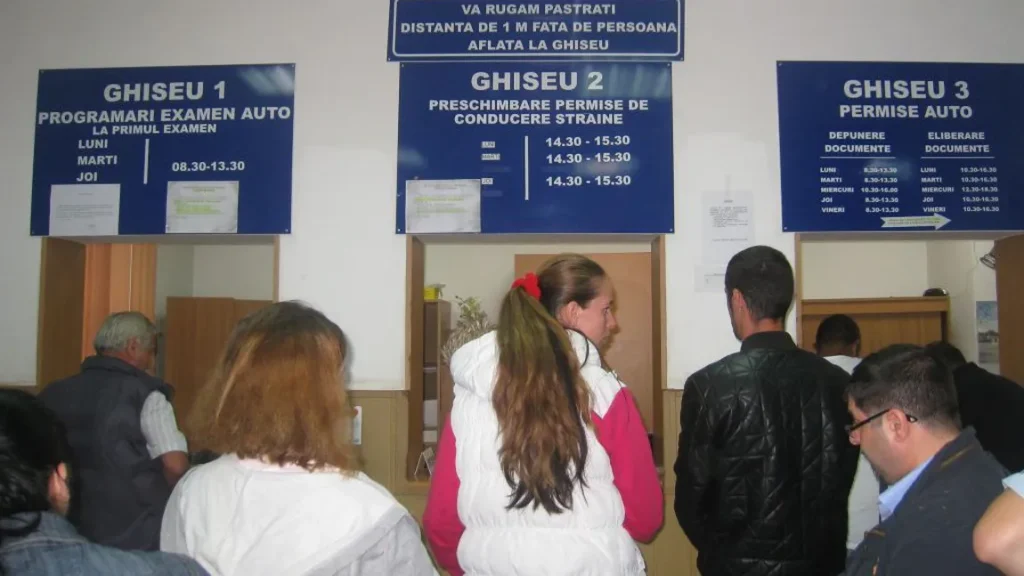 Românii, scutiți de cozi la ghișee: Statul verifică singur datele