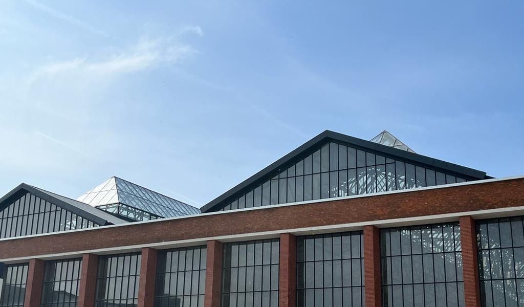 Hoți la Hala Laminor din Sectorul 3: Ușile de lux, „evaporate”