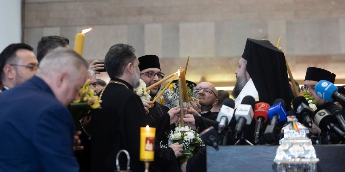 Lumina Sfântă a ajuns la Otopeni: Candelă aprinsă, din Ierusalim, pentru România