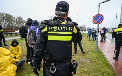 Bărbat incendiat într-un centru comercial din Olanda, în stare gravă