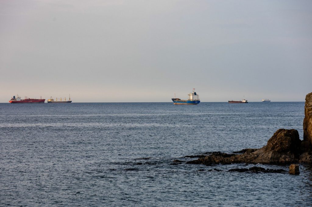 Ormuz, din nou „închisă”: Iranul ridică tensiunea în Golful Persic