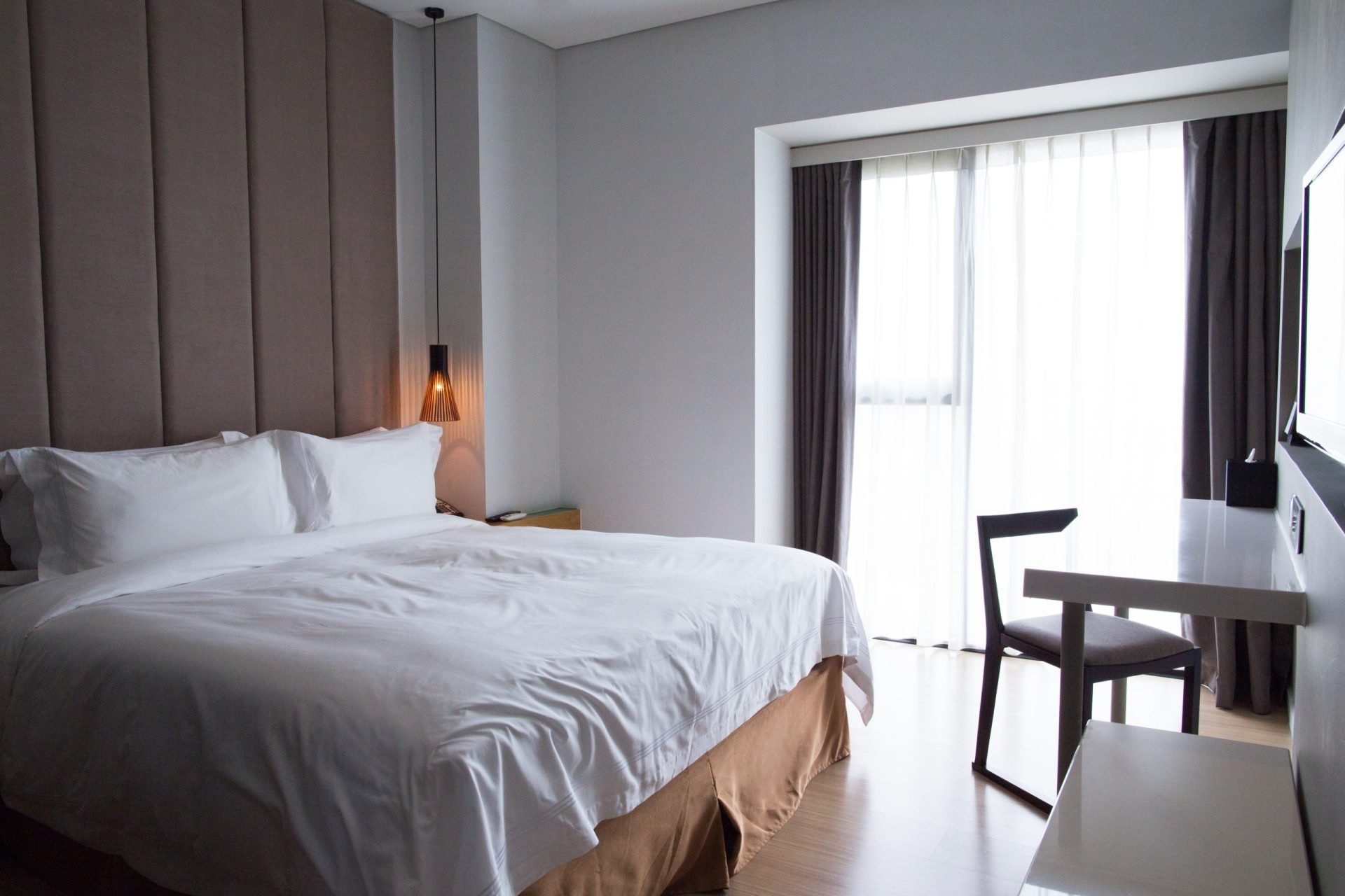 Când alegi un hotel, prima impresie nu se limitează la aspectul general al camerei sau la vobația personalului