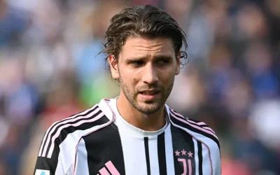 Juventus și Genoa se vor întâlni luni seara pe stadionul din Torino într-un duel crucial pentru cursa de calificare în Liga Campionilor