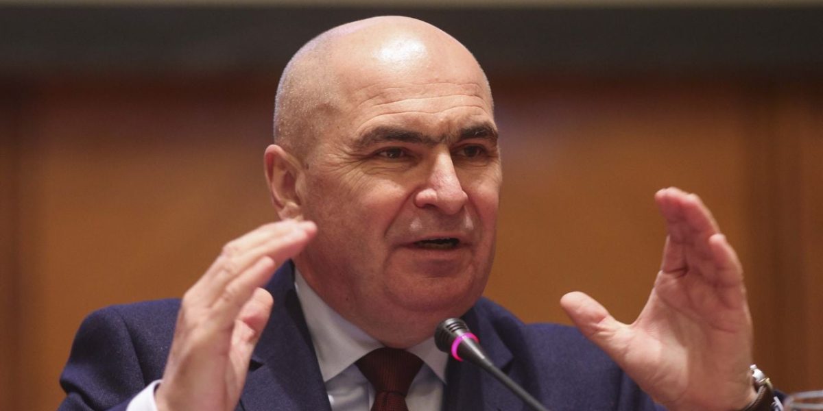 Consilierul BNR sare în apărarea lui Bolojan. „Ilie Sărăcie”, o poreclă nedreaptă?