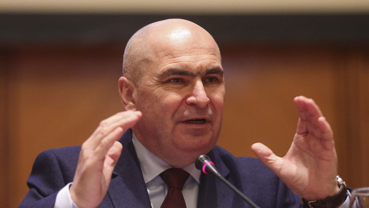 Consilierul BNR sare în apărarea lui Bolojan. „Ilie Sărăcie”, o poreclă nedreaptă?