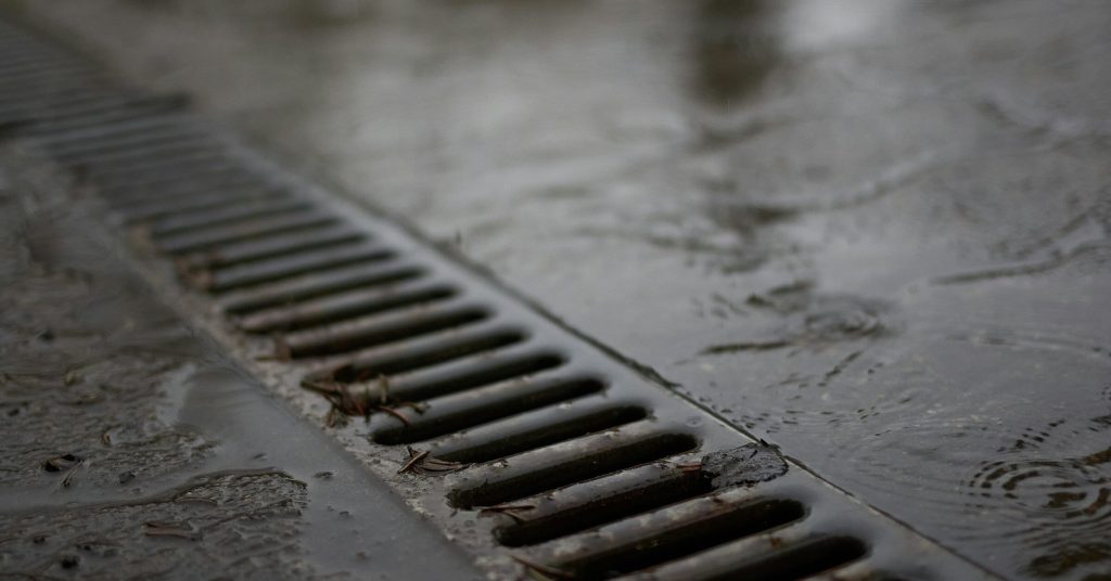 Negoita, afacere cu scurgeri: 3.000 euro pentru o gură, conducta 500 euro/metru