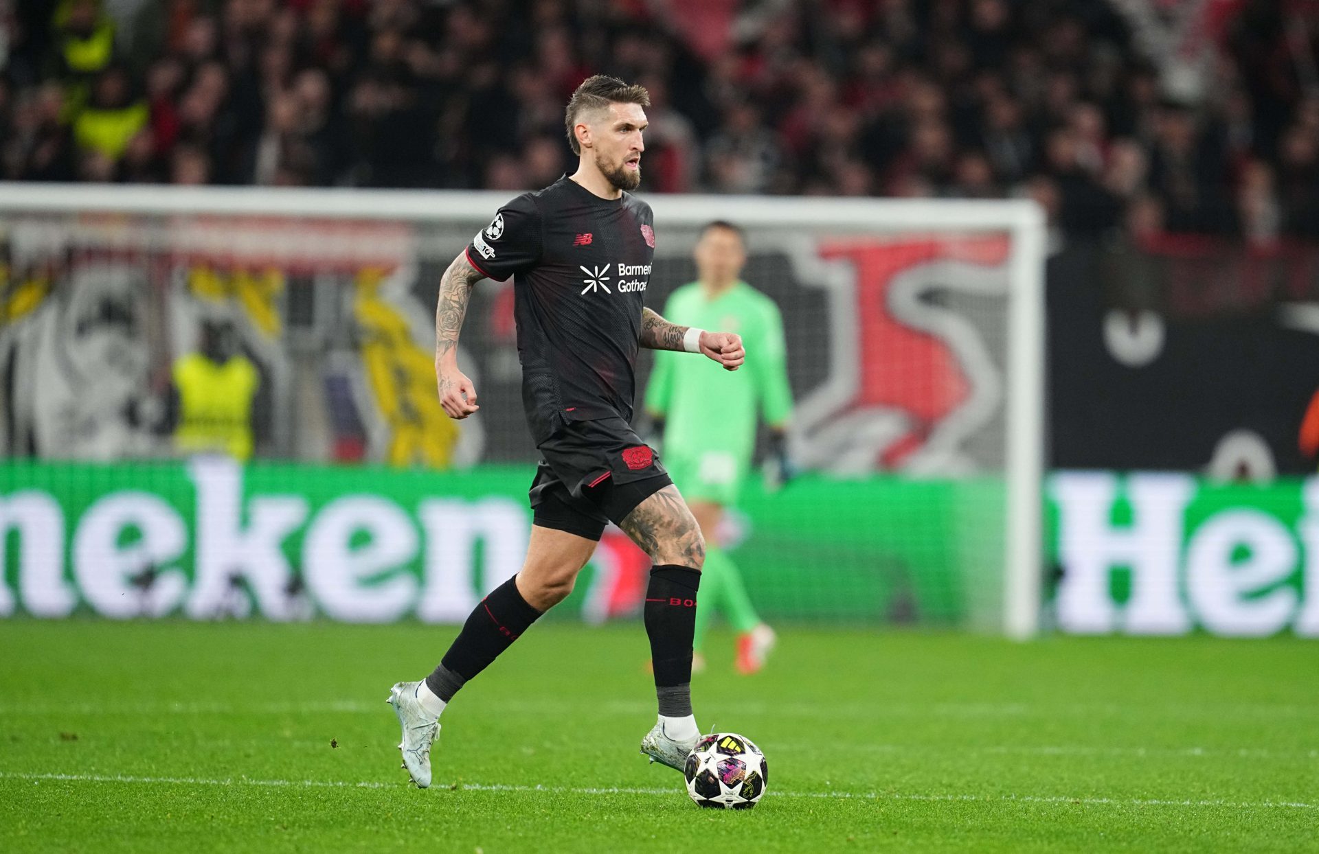 Un meci de fotbal plin de emoții și situații neașteptate s-a încheiat cu victoria surprinzătoare a echipei Bayer 04 Leverkusen în fața VfL Wolfsburg, scor 4-3, într-un joc din cadrul campionatului german Bundesliga