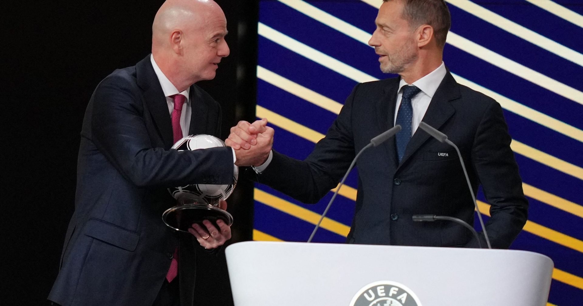 UEFA a primită solicitări din partea federațiilor naționale pentru a interveni pe lângă FIFA Uniunea Asociațiilor Europene de Fotbal (UEFA) a fost solicitată de mai multe federații naționale să intervină în numele lor pe lângă FIFA, motivând nemulțumiri legate de distribuția veniturilor generate de Cupa Mondială din 2026