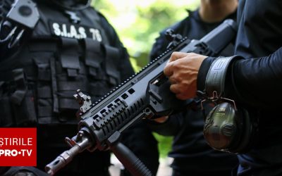 Revoltă la Mizil: Localnici au atacat o mașină a Poliției, cu muzica la maxim pe stradă