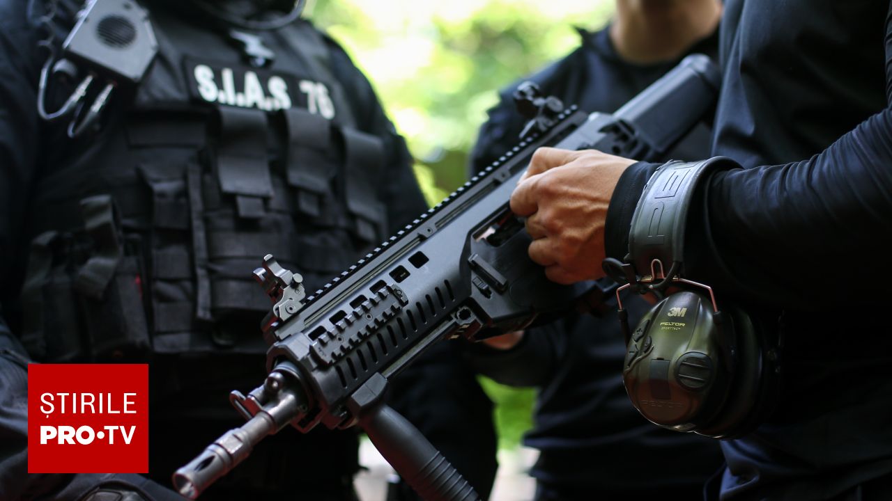 Revoltă la Mizil: Localnici au atacat o mașină a Poliției, cu muzica la maxim pe stradă
