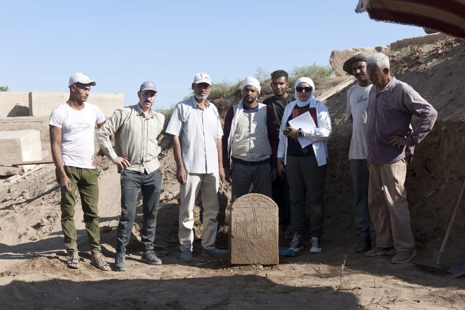 Monument EGIPTEAN uluitor la Luxor: Împărat ROMAN, FARARON