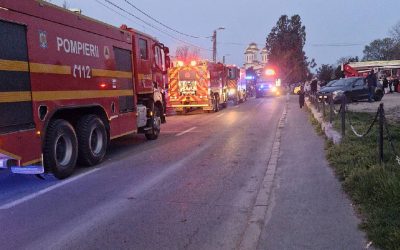 Scări de bloc pline de fum, la Constanța, după incendiul devastator