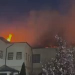 Incendiu major la Mănăstirea Bistrița – 10 autospeciale luptă cu flăcările