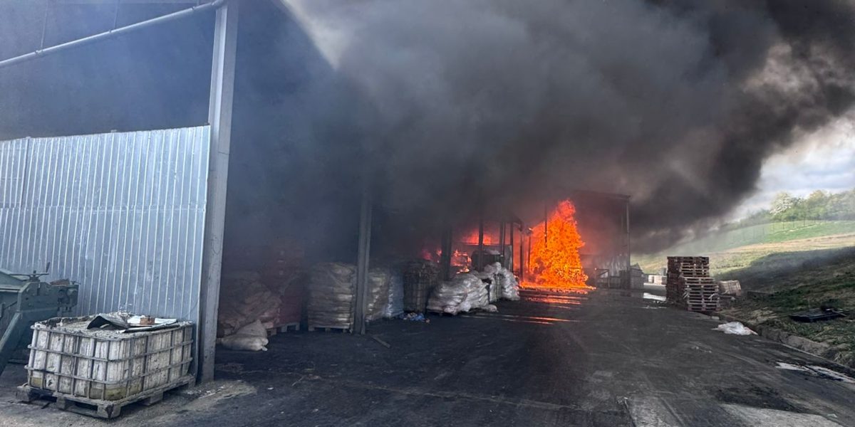 Incendiu major în Sălaj: Fum gros, emis mesaj Ro-Alert