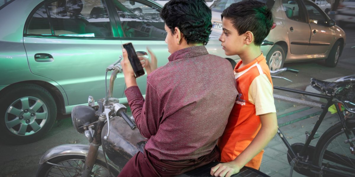 iran-copii-shutter_Descopera-scaled.jpg - ReactiveNews