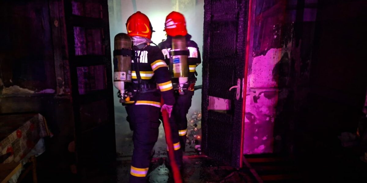 Mamă și fiu morți în urma unui incendiu într-un apartament din Capitală