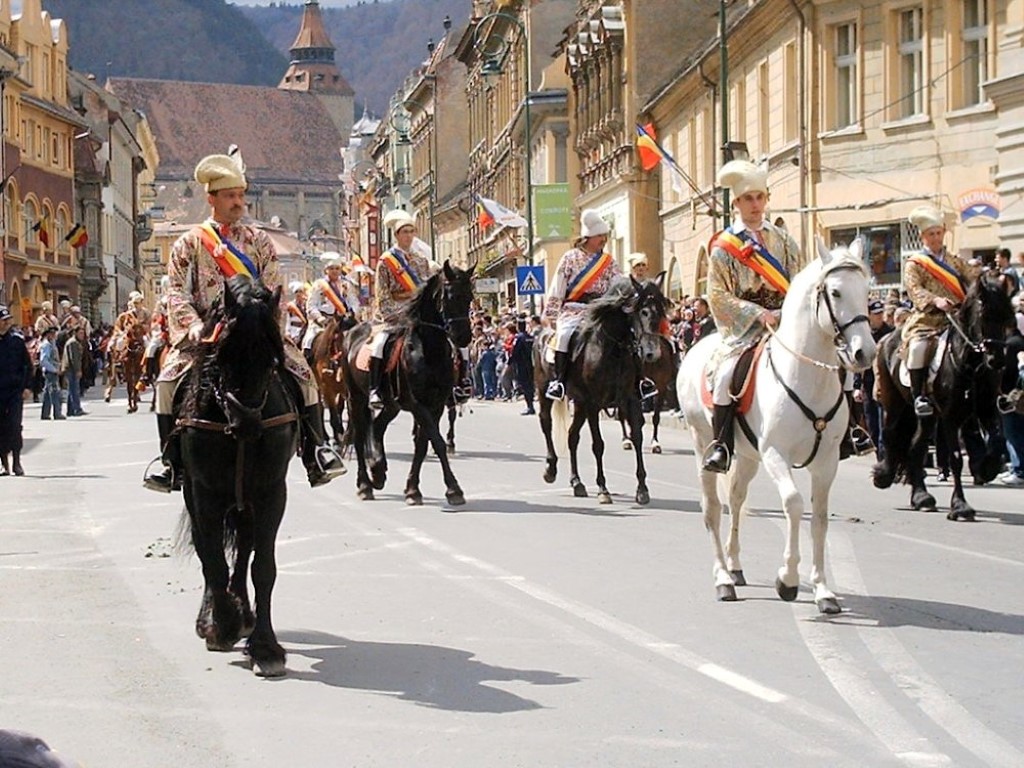 Brașov: Junii se pregătesc de paradă. Vezi restricțiile de circulație