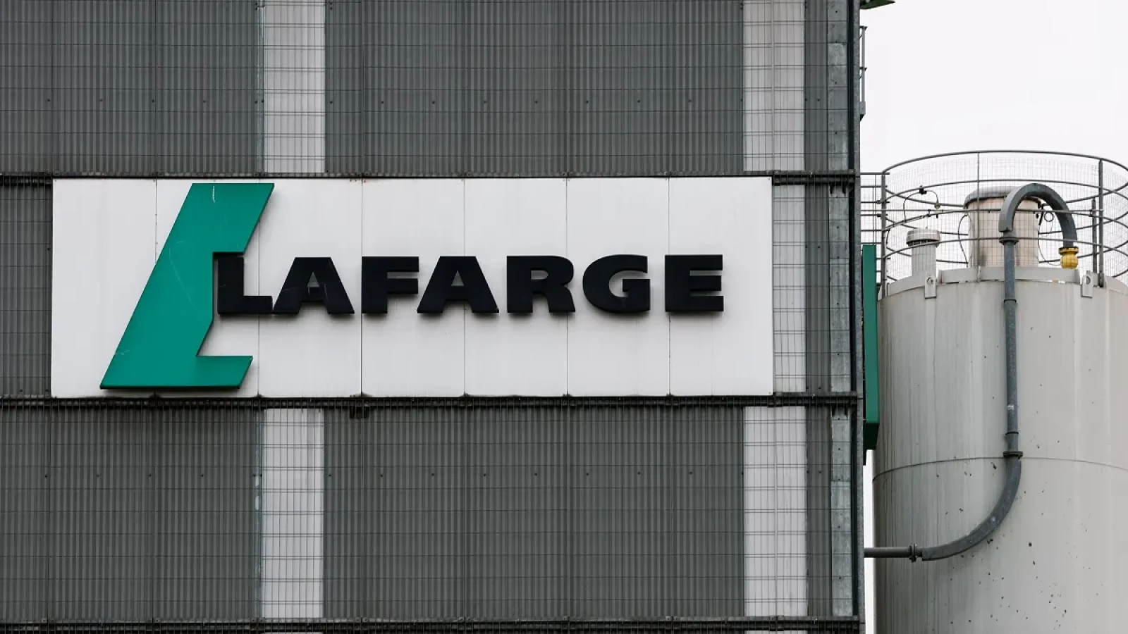 Holcim, găsită vinovată: Lafarge a finanțat jihadiștii din Siria