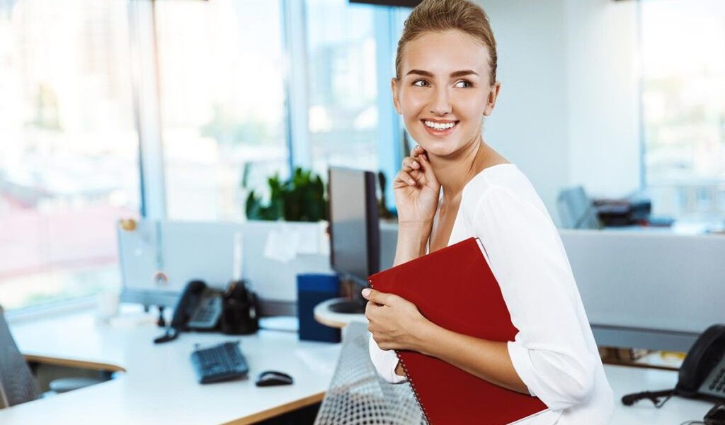 O măsură guvernamentală, intrată în vigoare la începutul primăverii lui 2026, promite să transforme radical modul în care tinerii, proaspăt ieșiți de pe băncile școlilor, își fac loc pe piața muncii