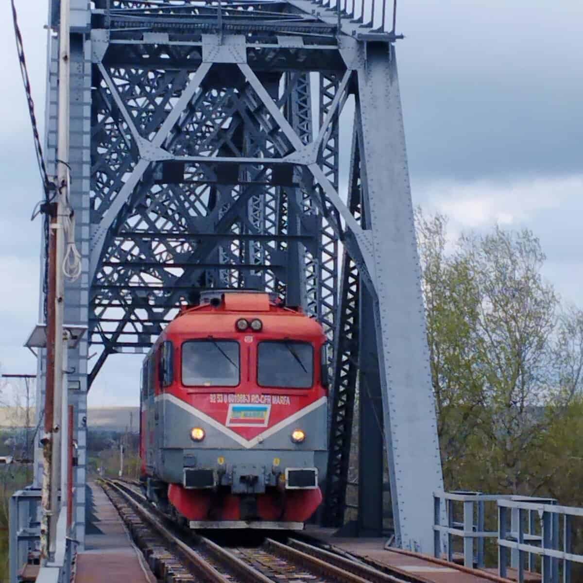 Locomotiva din România, cu ecartament normal, a ajuns în Republica Moldova