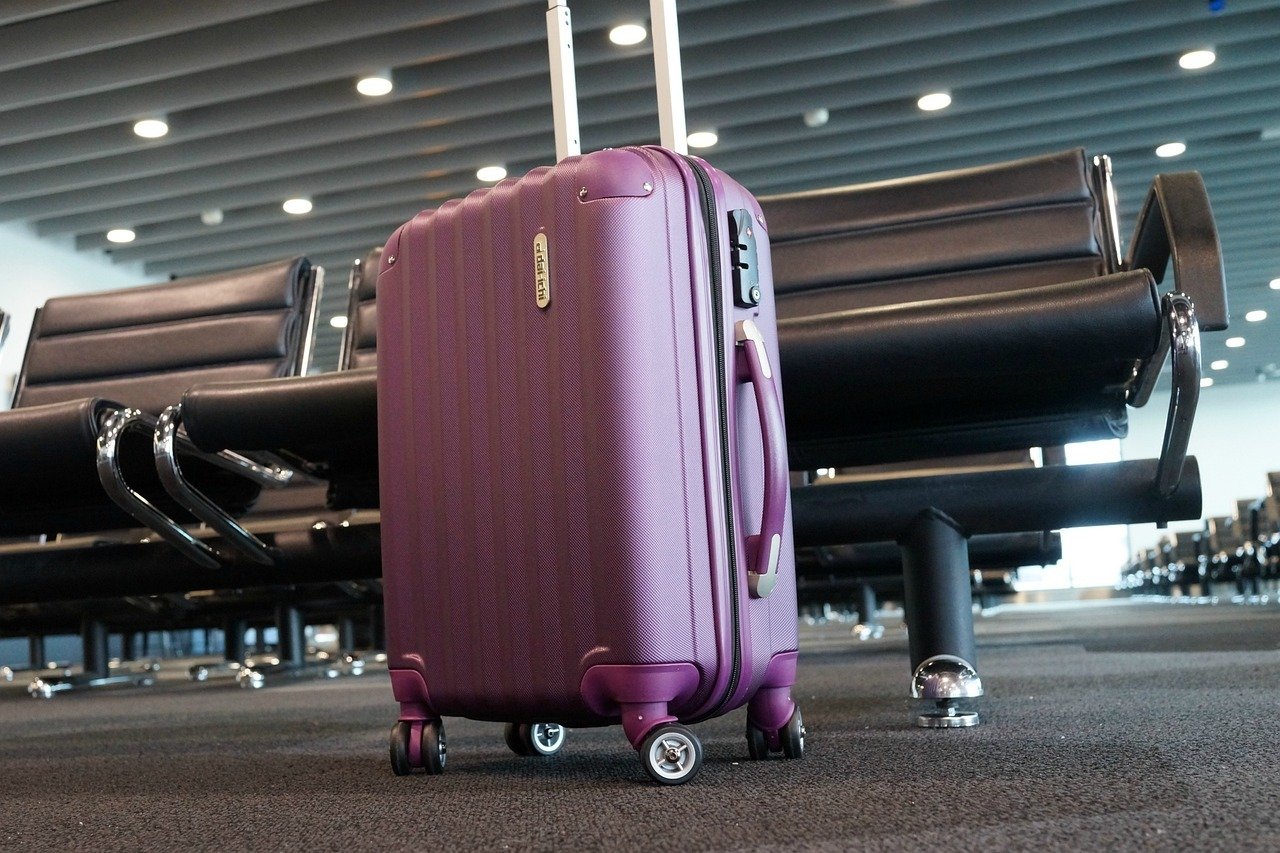 Pierzi valizele în aeroporturi? Google lansează Find Hub, soluția salvatoare
