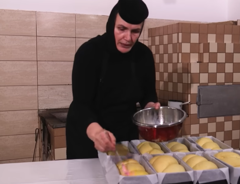 Mănăstirea Adam dezvăluie secretul cozonacilor de Paște: rețeta magică