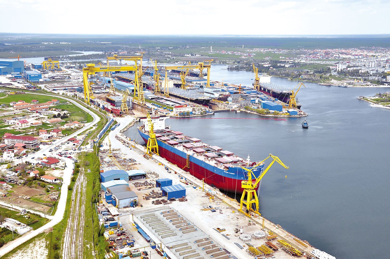 Santierul Naval Mangalia, cel mai mare din România, intră în faliment Șantierul Naval Mangalia, cel mai mare complex naval din România și singurul capabil să construiască nave de război, a fost declarat în faliment