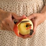 Două mere pe zi reduc colesterolul și trebuie consumate cu coajă sau fără?