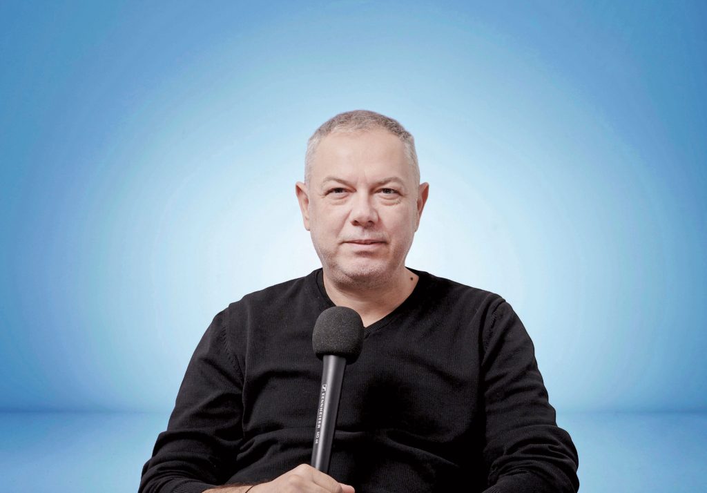 Cum arată aplicația minune: Coworking fără recepție, ca-n filme