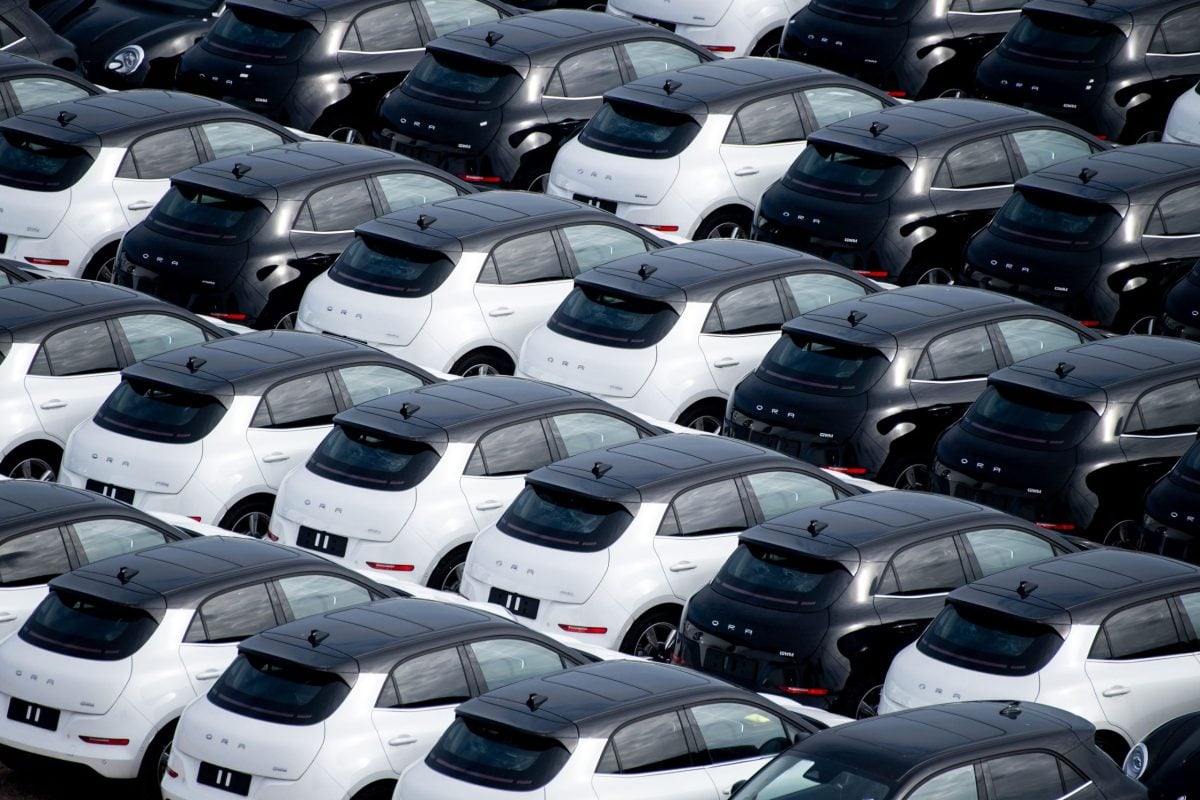 Gaura uriașă de 73 miliarde dolari: Cum salvează Războiul din Iran industria auto