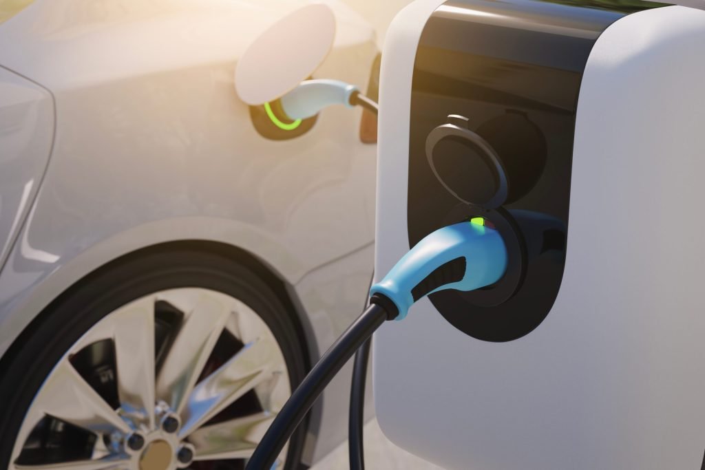 Europa: Scumpirea carburanților împinge europenii spre mașinile electrice