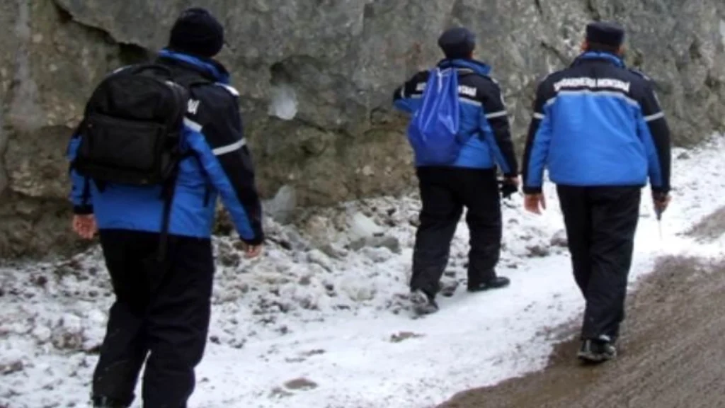 Au urmat GPS-ul, au rămas blocați în noroi: Intervenție de Paște la Muntele de Sare