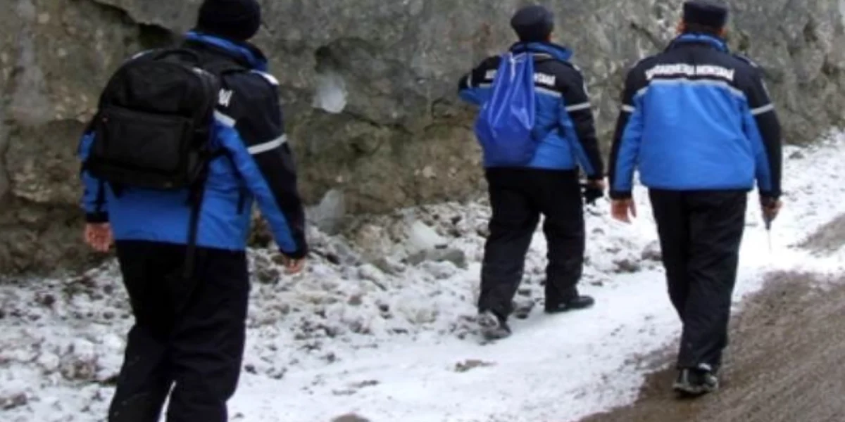 Au urmat GPS-ul, au rămas blocați în noroi: Intervenție de Paște la Muntele de Sare