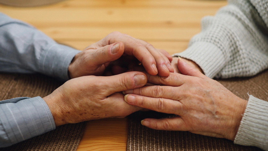 Când ești oficial bătrân? Un studiu pe 14.000 de oameni dezvăluie vârsta