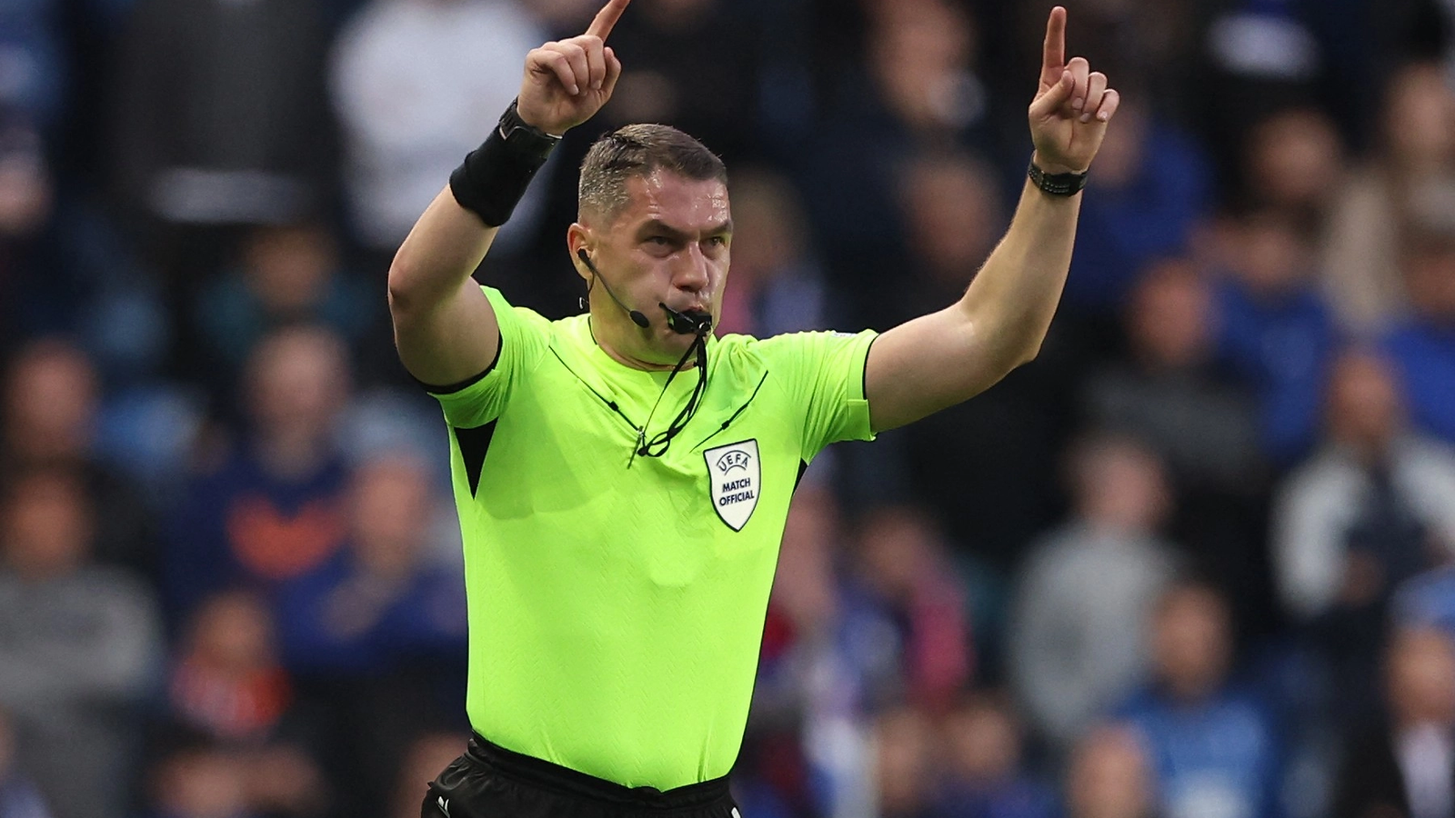 Kovacs fluieră „U Cluj” – „U Craiova”: Derby cu arbitru greu