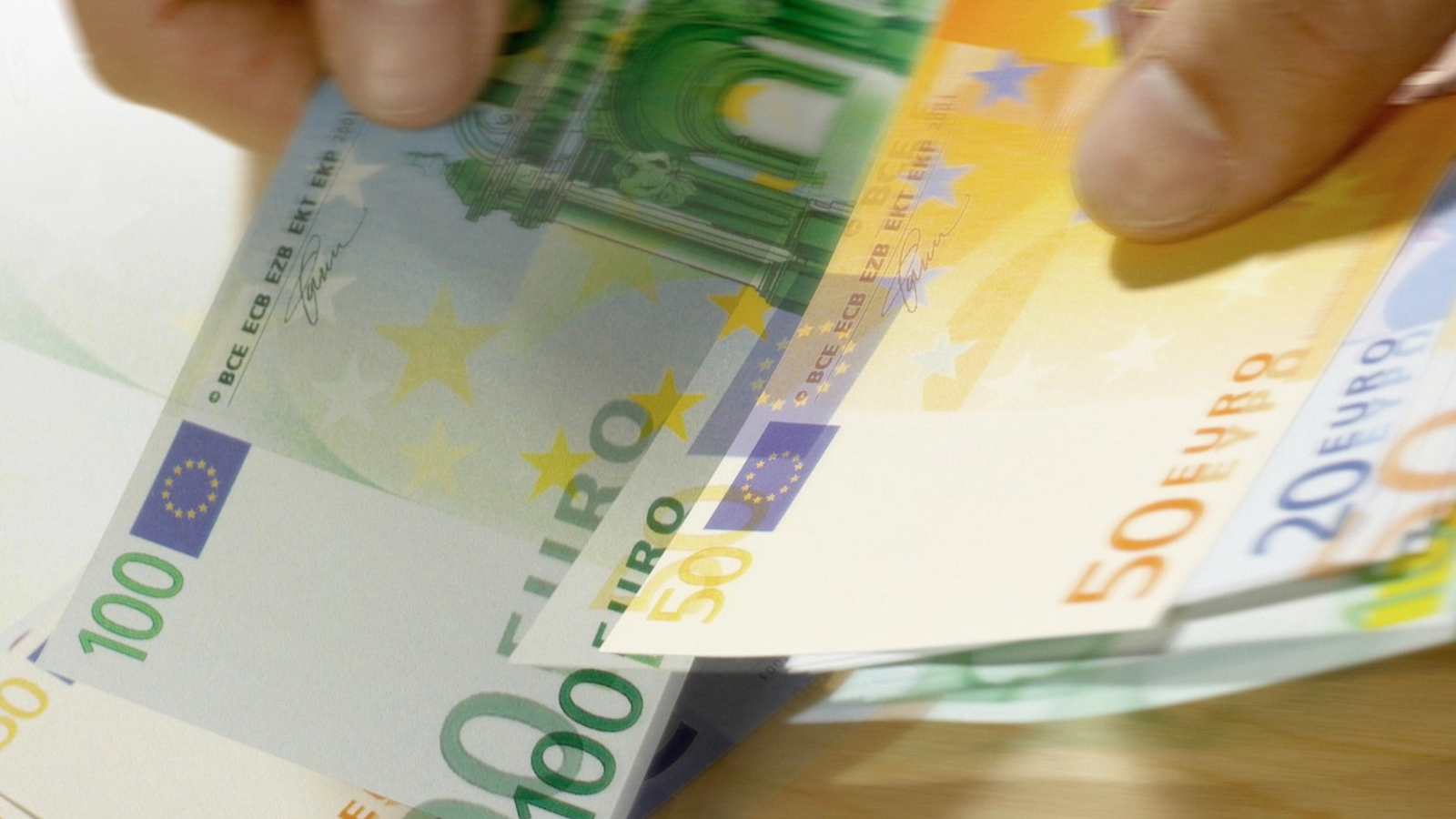 Ultima oră: Bancnota controversată dispare din Europa. Ce fac românii cu ea