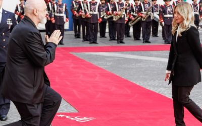 Gest surprinzător: Premierul unei țări, în genunchi în fața șefei de la Roma