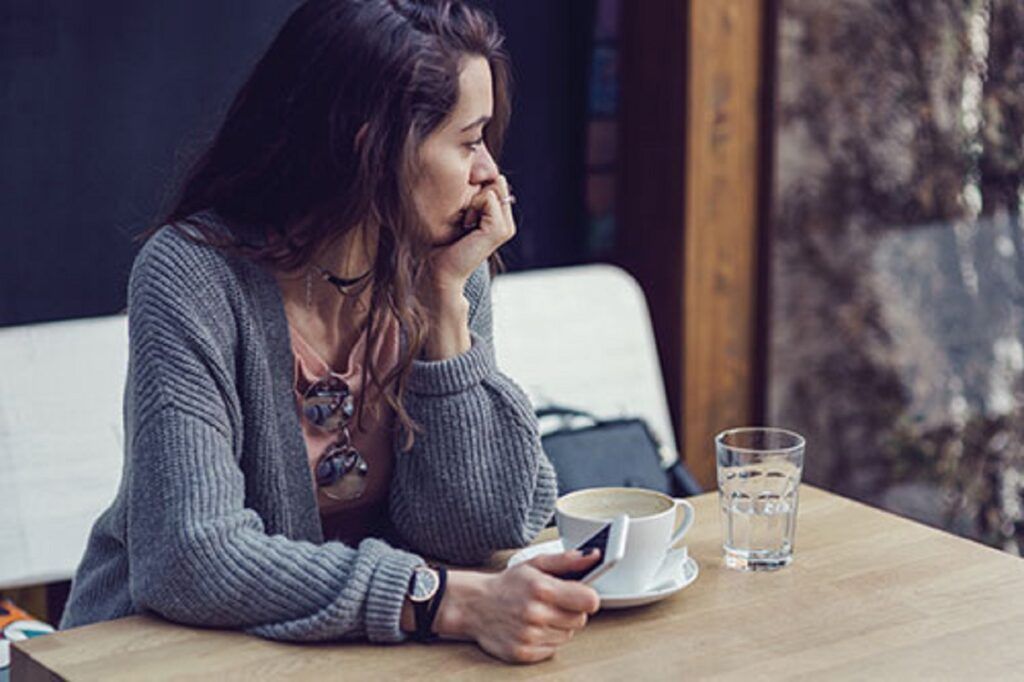Perimenopauza, adesea confundată cu doar bufeuri și creștere în greutate, are din ce în ce mai multe aspecte și simptome care pot afecta calitatea vieții femeilor